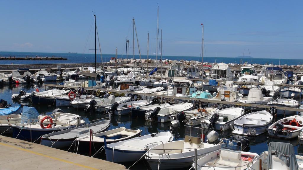 Hotel Bianchi Viareggio Bagian luar foto