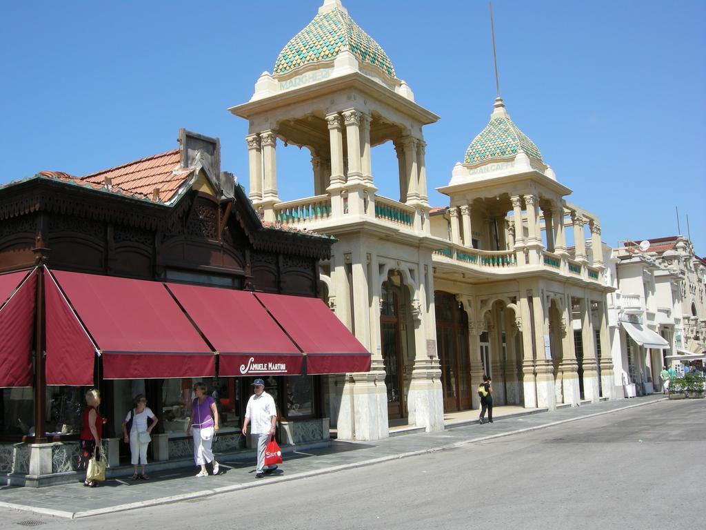 Hotel Bianchi Viareggio Bagian luar foto
