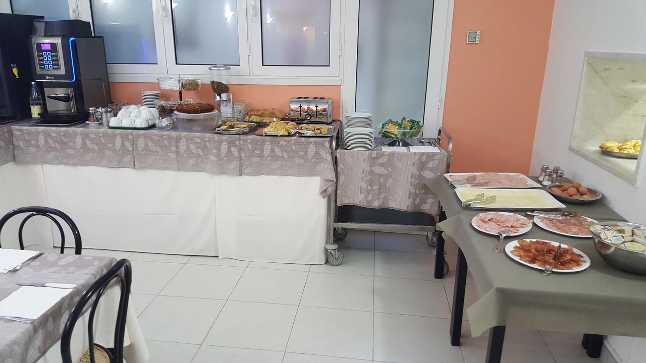 Hotel Bianchi Viareggio Bagian luar foto