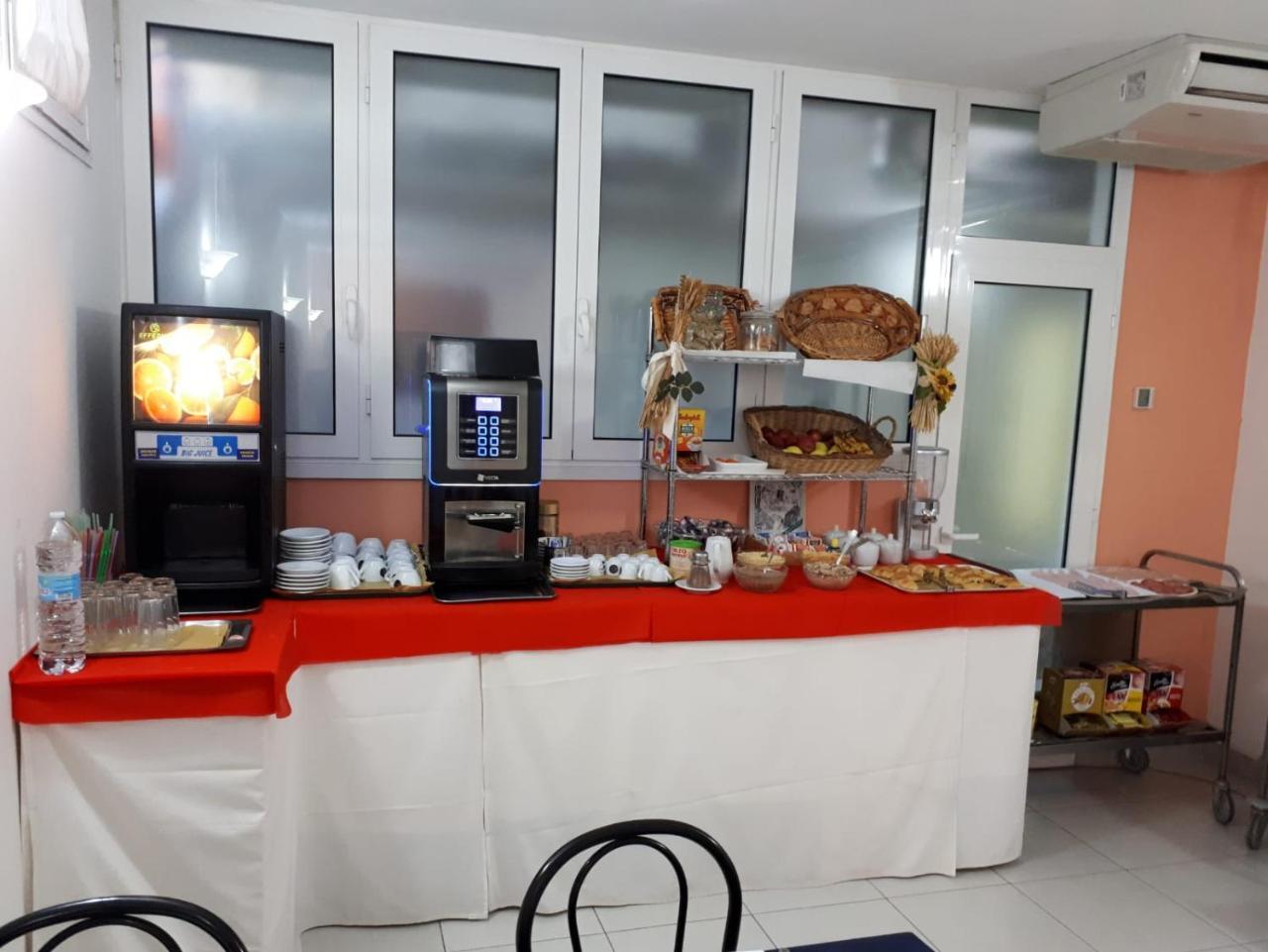 Hotel Bianchi Viareggio Bagian luar foto