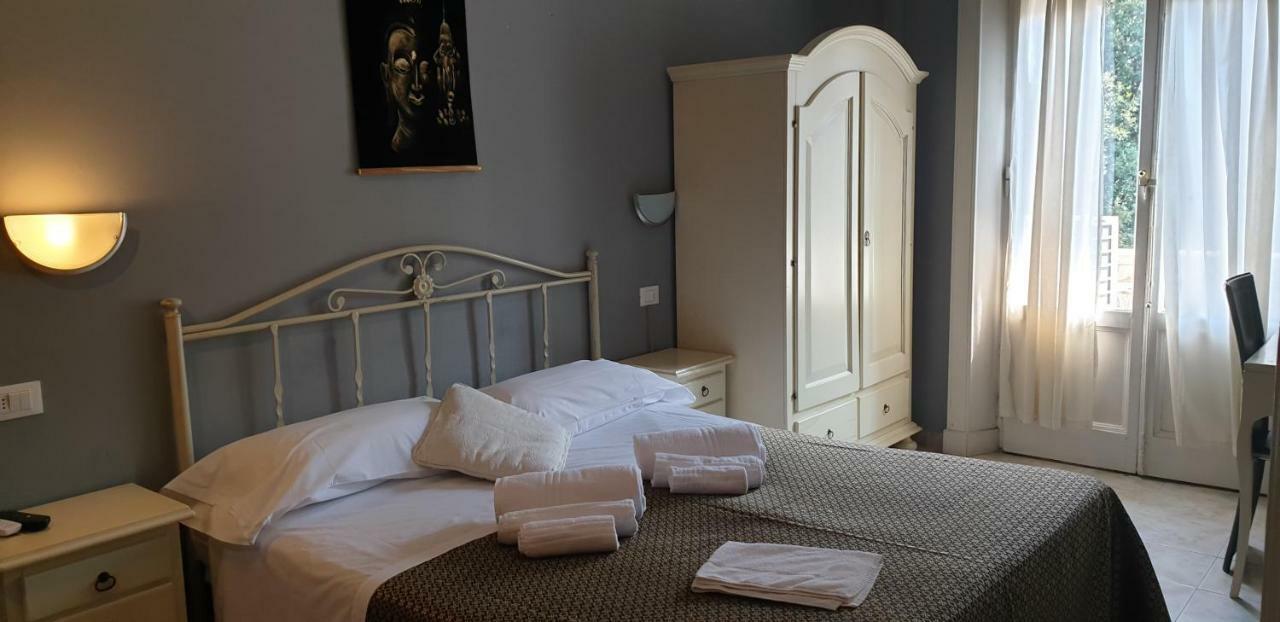 Hotel Bianchi Viareggio Bagian luar foto