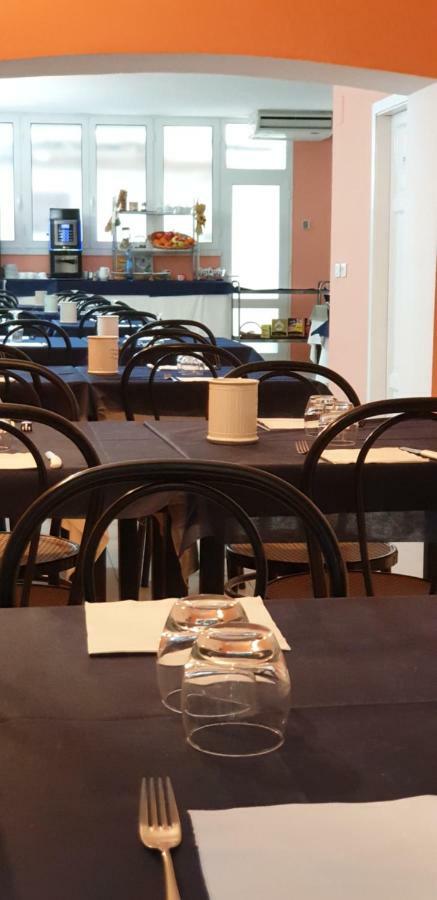 Hotel Bianchi Viareggio Bagian luar foto