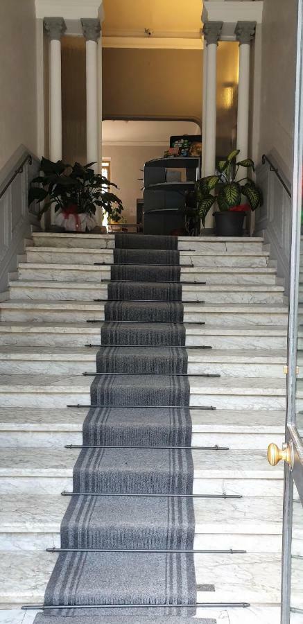 Hotel Bianchi Viareggio Bagian luar foto