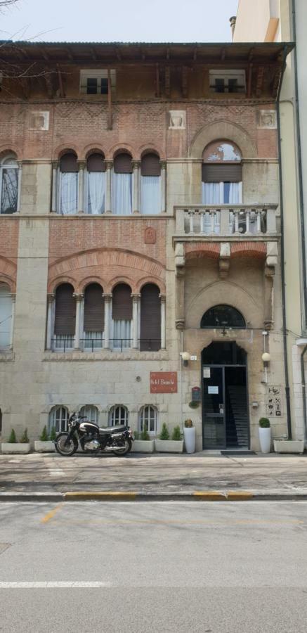 Hotel Bianchi Viareggio Bagian luar foto