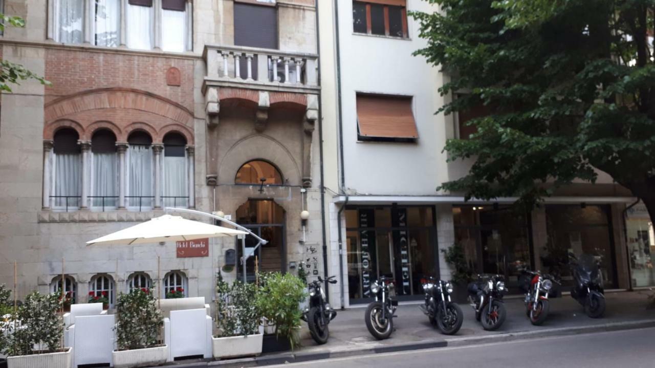 Hotel Bianchi Viareggio Bagian luar foto